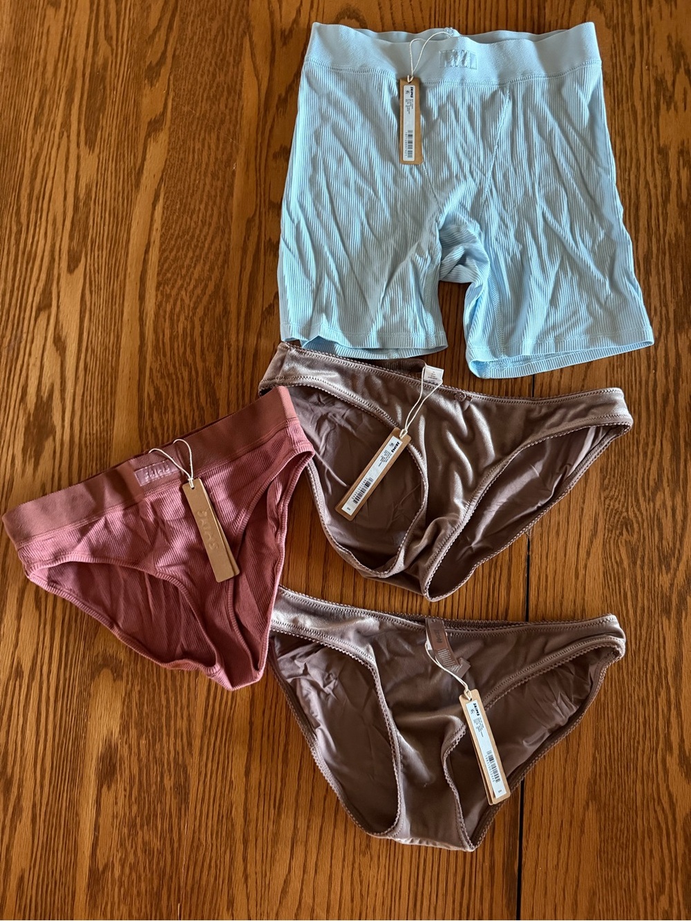 SKIMS XSmall Bottom Lot